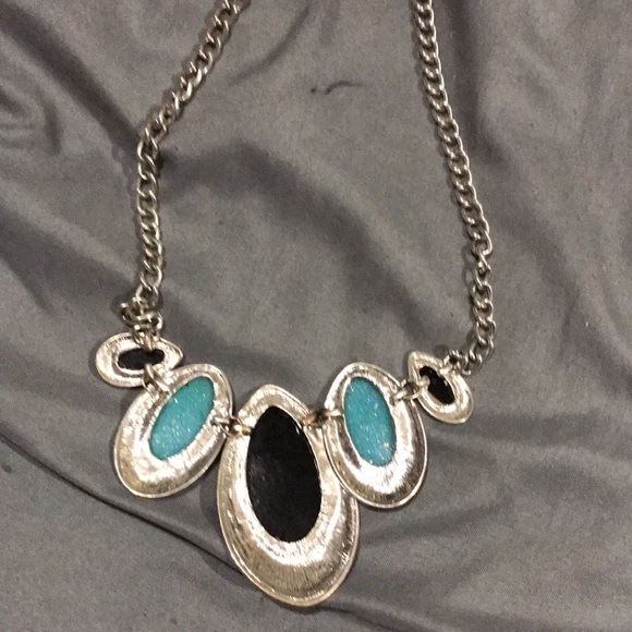 Gas coloured necklace - Picture 3 of 3